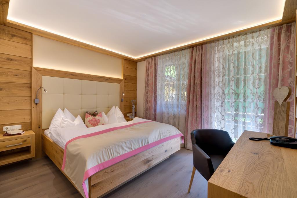 Hotel Fischerwirt Natur Waldspa Файстенау Стая снимка